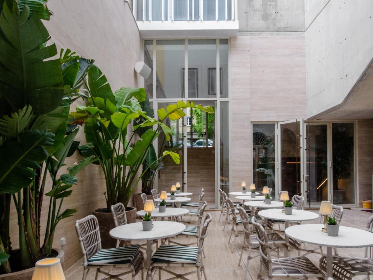 Browns Avenue Hotel Lisbon Luaran gambar The Café at the National Portrait Gallery