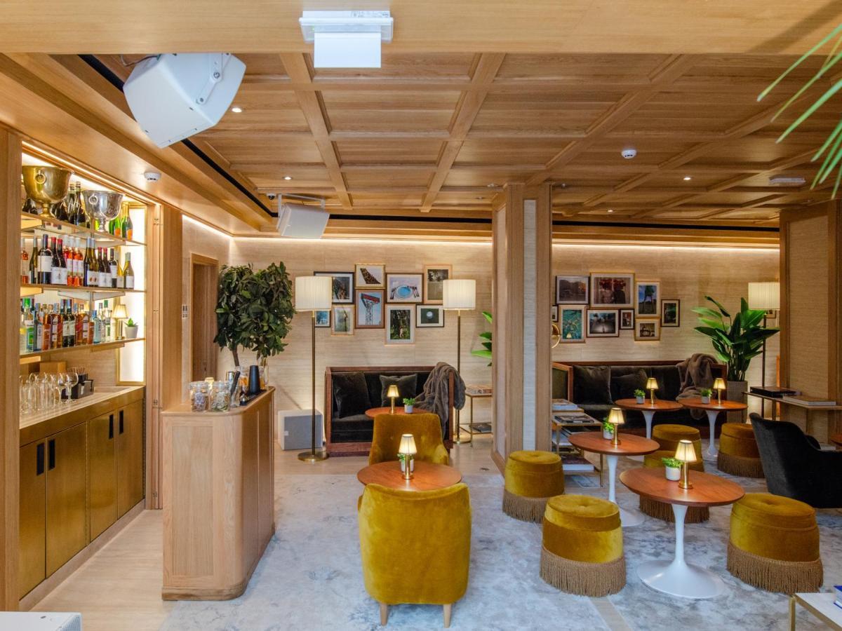 Browns Avenue Hotel Lisbon Luaran gambar The bar at the 100 Queen's Gate